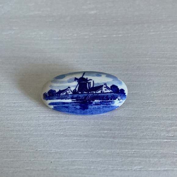 Oval Vintage Blue Delft Holland Windmill Brooch/ Pin 🧷Bundle & Save - Picture 3 of 4